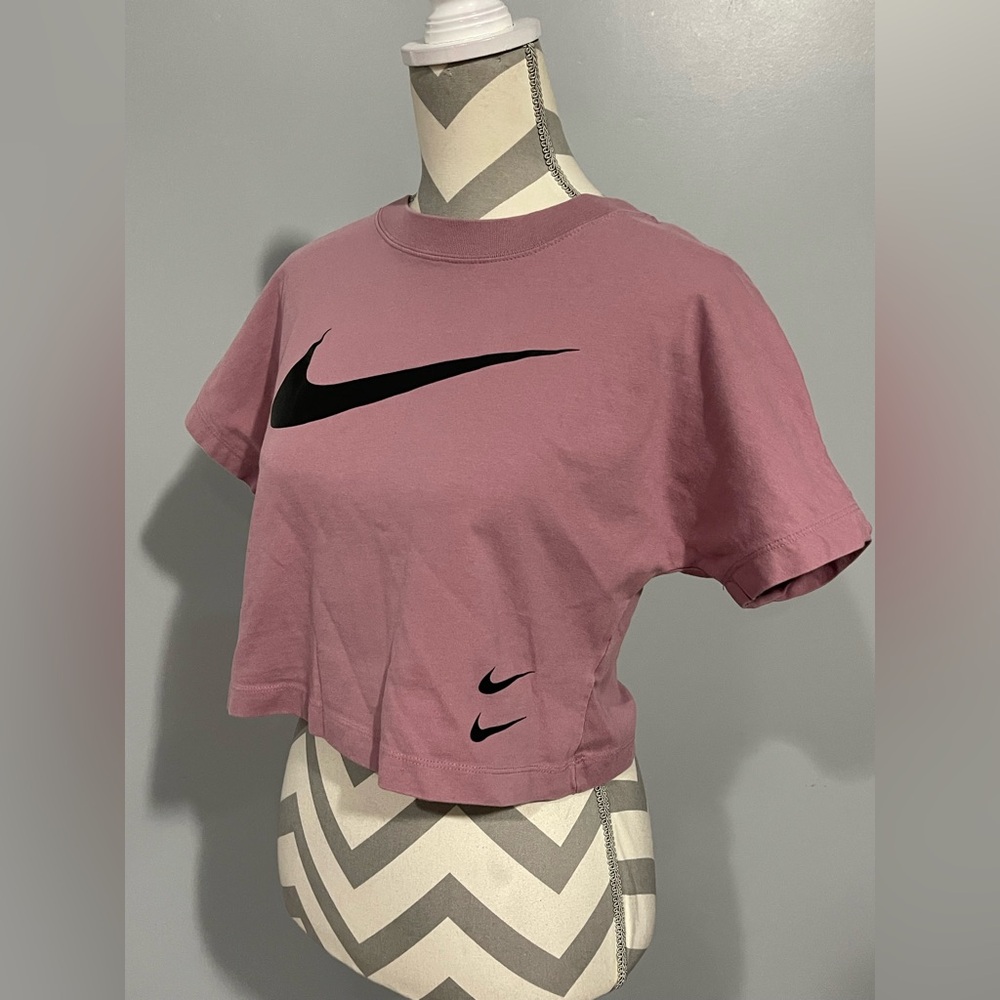 Nike Women's Pink Crop Top - Picture 2 of 8
